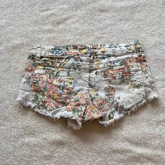 Y2K Floral Billabong Shorts - Picture 5 of 8